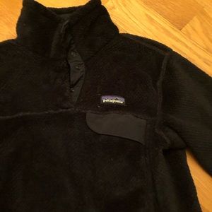 Black Patagonia pullover